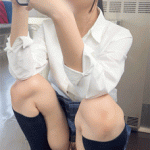 【ノーパン マンチラ】〈パン撮記29〉電車の制服女子！ヒモパンほどけてノーパンに！？おま⚪︎こ丸出しで素知らぬ顔がヌケる〜！